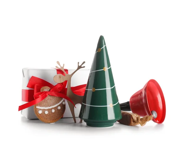 Sapin Noël Céramique Boîte Cadeau Décorations Bonbons Sur Fond Blanc — Photo