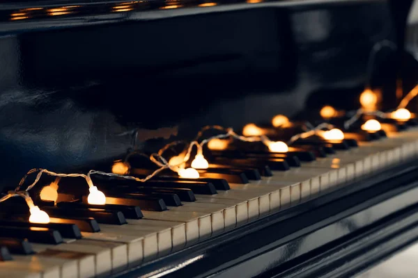 Glowing Christmas Lights Piano Keys Closeup — Stock Photo, Image