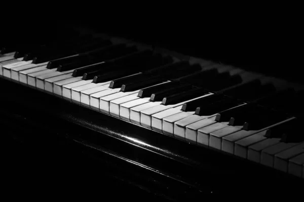 クラシックグランドピアノのキー クローズアップ — ストック写真