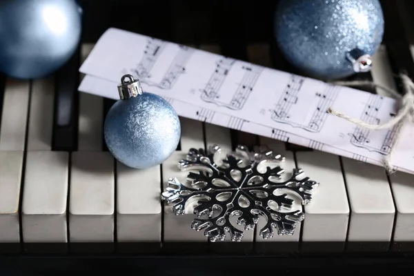 Christmas Balls Note Sheet Snowflake Piano Keys Closeup — Stock Photo, Image