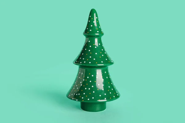 Árbol Navidad Cerámica Sobre Fondo Color —  Fotos de Stock