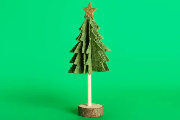 Fieltro Árbol Navidad Sobre Fondo Verde — Foto de Stock