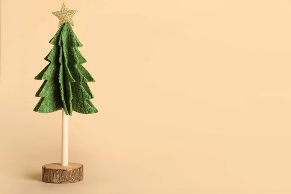 Renkli Arka Planda Süslü Noel Ağacı — Stok fotoğraf