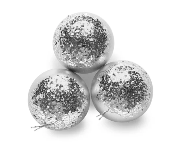 Silberne Weihnachtskugeln Isoliert Auf Weißem Hintergrund — Stockfoto