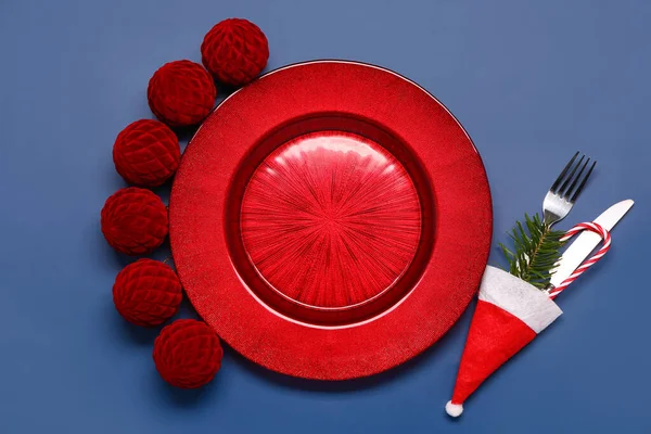 Table Setting Christmas Balls Santa Hat Fir Branch Blue Background — Stock Photo, Image