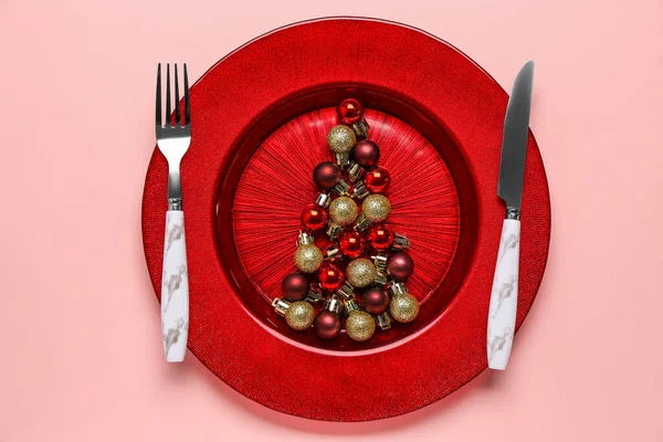Table Setting Christmas Tree Made Balls Pink Background — Stock Photo, Image