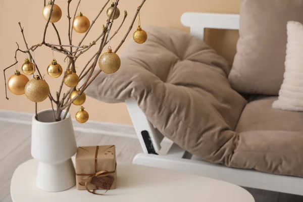 Vase Tree Branches Christmas Balls Gift Table Living Room — Stock Photo, Image