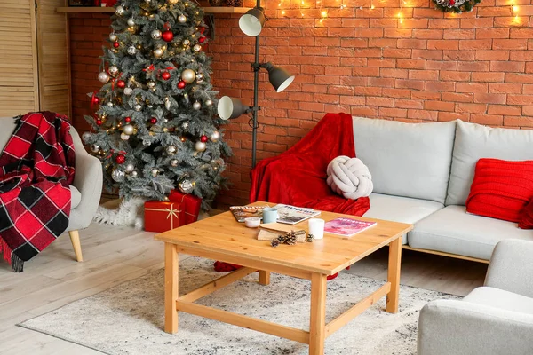 Interior Sala Estar Com Sofá Mesa Árvore Natal — Fotografia de Stock