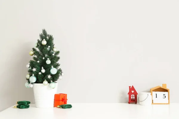 Small Christmas Tree Toys Table Light Wall — Stock Photo, Image