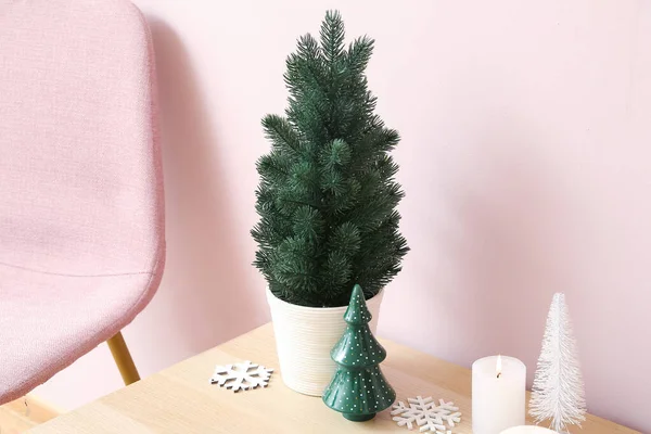 Small Christmas Tree Toy Table Pink Wall — Stock Photo, Image