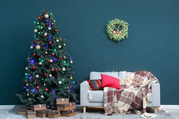 Interior Living Room Glowing Christmas Tree Wreath Sofa — Stock Photo, Image