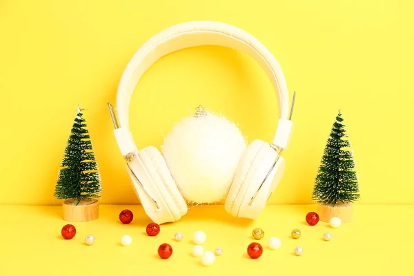Headphones Christmas Trees Balls Yellow Background — Stock Photo, Image