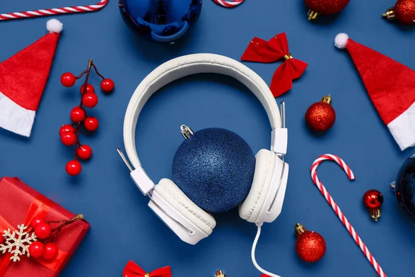Headphones Christmas Decor Santa Hats Gift Blue Background — Stock Photo, Image