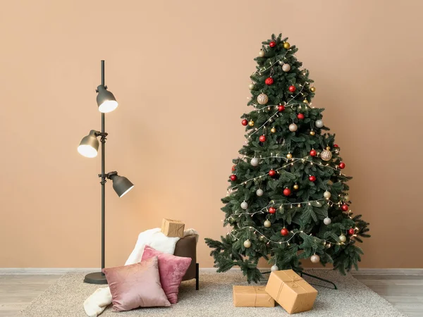 Interior Sala Estar Com Árvore Natal Lâmpada Brilhante Presentes — Fotografia de Stock