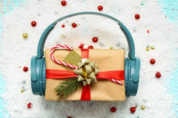 Headphones Gift Christmas Balls Snow Grunge Background — Stock Photo, Image