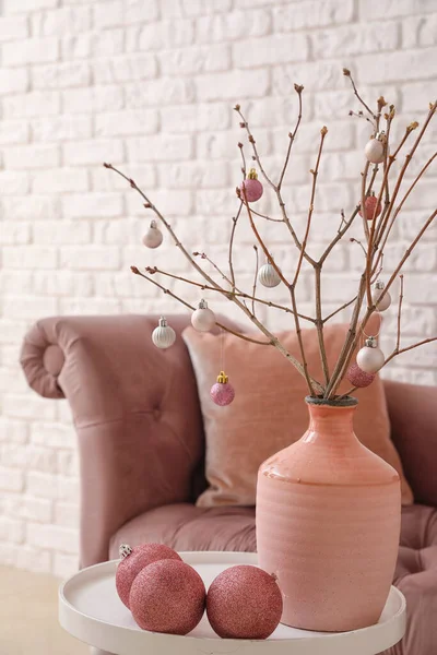Vase Tree Branches Christmas Balls Table Living Room Closeup — Stock Photo, Image