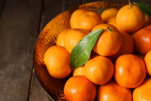 Plate Ripe Tangerines Wooden Table Closeup — Stock Photo, Image