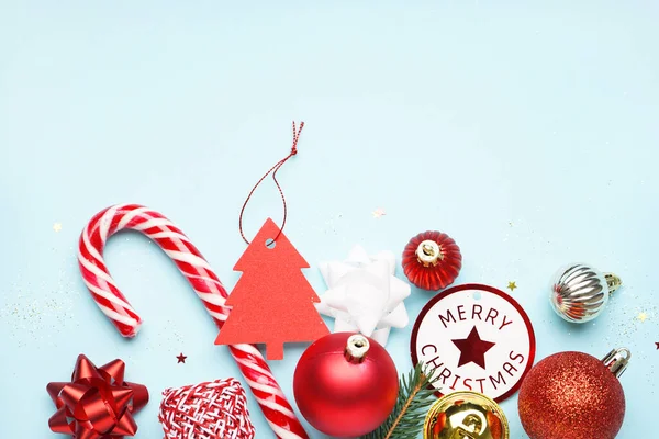 Juguetes Navidad Con Bastón Caramelo Sobre Fondo Azul — Foto de Stock