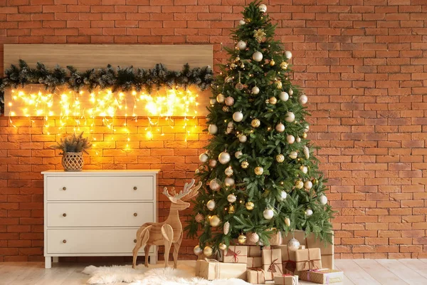 Interior Sala Estar Con Árbol Navidad Renos Madera Luces Brillantes — Foto de Stock