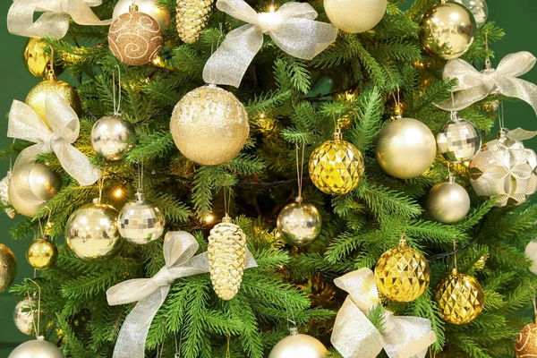 Geschmückter Weihnachtsbaum Zimmer Nahaufnahme — Stockfoto