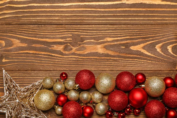 Kerstballen Met Ster Houten Achtergrond — Stockfoto