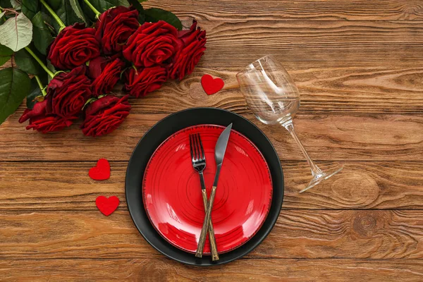 Asztalbeállítás Valentin Napra Szívekkel Rózsákkal Alapon — Stock Fotó