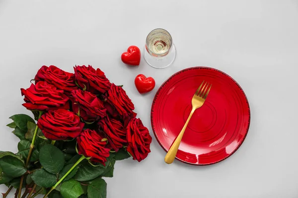 Table Setting Valentine Day Hearts Roses Grey Background — Stock Photo, Image