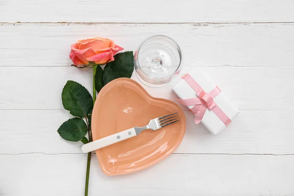 Cadre Table Pour Saint Valentin Avec Rose Cadeau Sur Fond — Photo