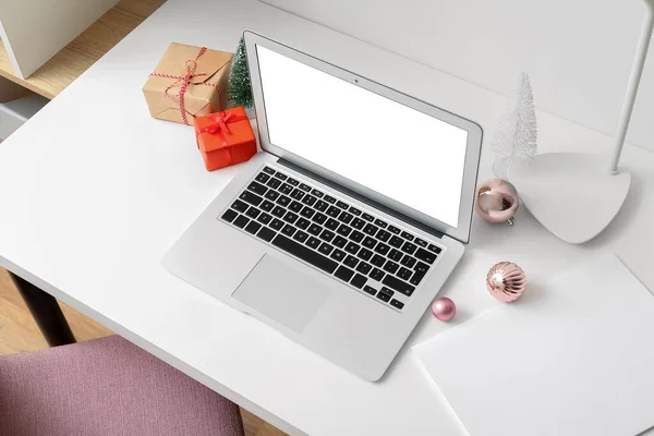 Laptop Christmas Gifts Table Office — Stock Photo, Image