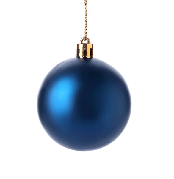 Blauwe Kerstbal Opknoping Witte Achtergrond — Stockfoto
