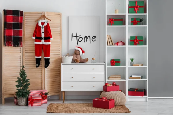 Innenraum Des Kinderzimmers Mit Weihnachtsmann Pyjamas Auf Klappleinwand — Stockfoto