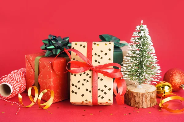 Gifts Christmas Tree Rope Red Background — Stock Photo, Image