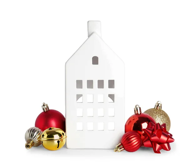 Portacandele Forma Casa Con Palline Natale Sfondo Bianco — Foto Stock