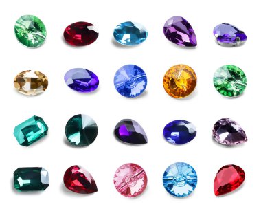 Beyaza izole edilmiş mücevherler için renkli değerli taşlar.