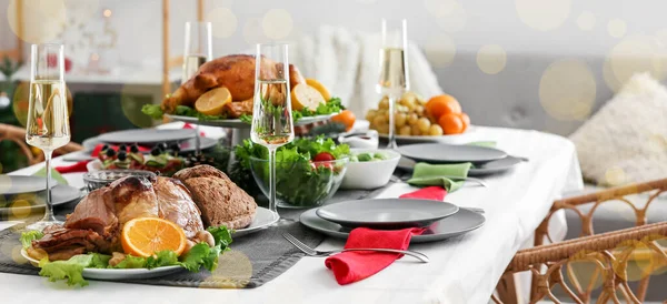 Christmas Table Setting Tasty Dishes Champagne Dining Room — Stock Photo, Image
