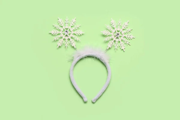 Beautiful Christmas Headband Green Background — Stock Photo, Image