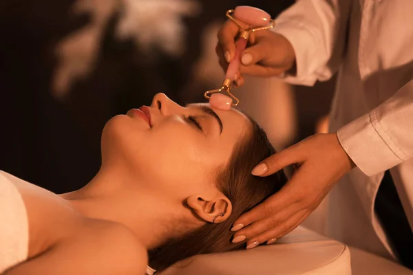Pretty Young Woman Receiving Face Massage Roller Beauty Salon — Stock Photo, Image