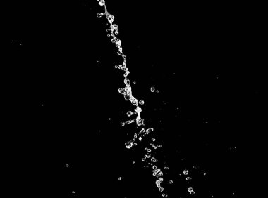Siyah arka plan üzerine tatlı su sıçrama