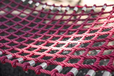 Bahçede rahat bir hamak, yakın çekim.