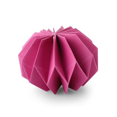 Beyaz arka planda pembe kağıt Noel topu