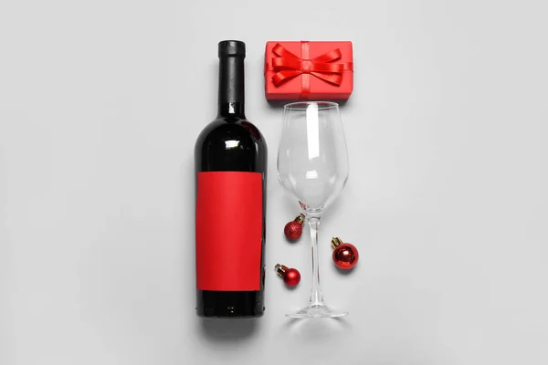 Bottle Wine Glass Gift Christmas Balls Grey Background — Stock Photo, Image