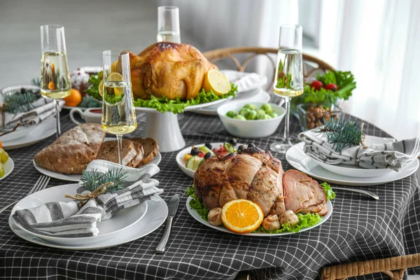 Christmas Table Setting Tasty Ham Glasses Champagne Dining Room — Stock Photo, Image