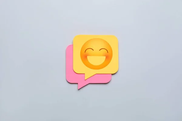 Sticky Note Happy Emoticon Light Background — Stock Photo, Image