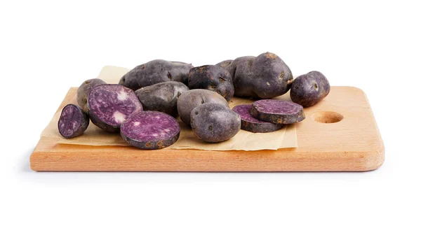 Wooden Board Cut Whole Raw Purple Potatoes White Background — Stock Photo, Image