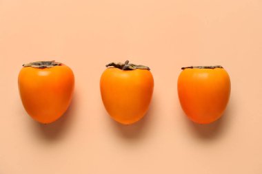 Renk arkaplanında taze hurma