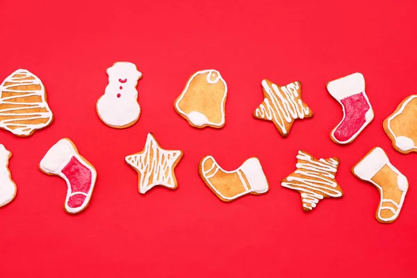 Set Tasty Christmas Cookies Red Background — Stock Photo, Image
