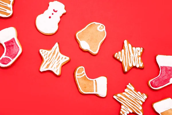 Set Tasty Christmas Cookies Red Background — Stock Photo, Image