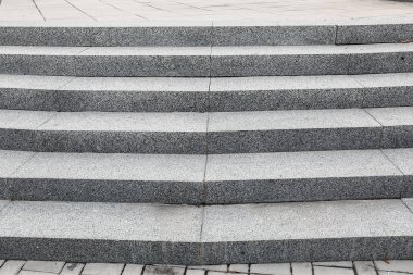 Dışarıdaki granit merdivenlerin manzarası