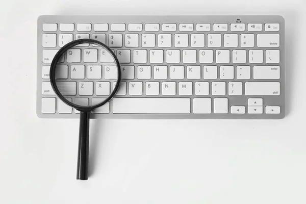 Keyboard Magnifier White Table Internet Search Concept — Stock Photo, Image