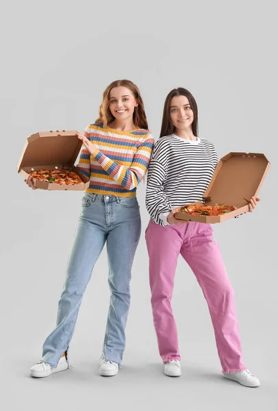 Young Women Boxes Tasty Pizza Grey Background — Stock Photo, Image